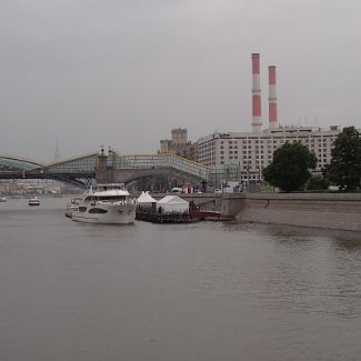 Мост Богдана Хмельницкого и гостиница 