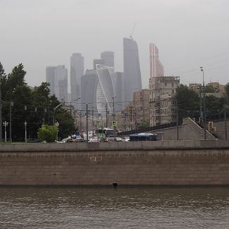 Бородинский мост и вид на Москву-Сити