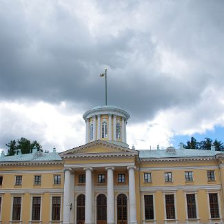 Большой дворец усадьбы Архангельское со стороны Парадного двора