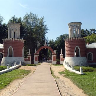 Панорама главного въезда в усадьбу Воронцово