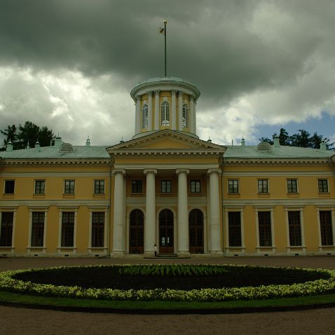 Arkhangelskoye Grand Palace Courtyard Усадьба Архангельское: Парадный двор Большого дворца