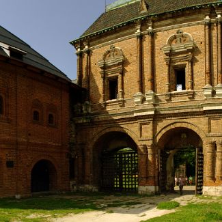 Panorama of the Krutitsy Patriarchal Metochion Москва: Митрополичьи палаты, Теремок и Успенский собор Крутицкого Патриаршего подворья