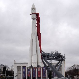 Транспортно-установочный агрегат с ракетой «Восток»