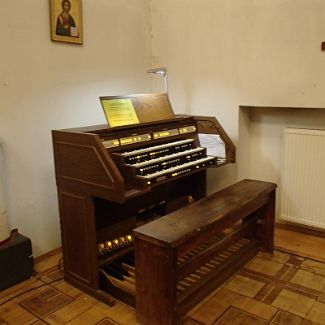 Moscow: St. Andrew's organ console Москва: Пульт электрического органа Англиканской церкви святого апостола Андрея