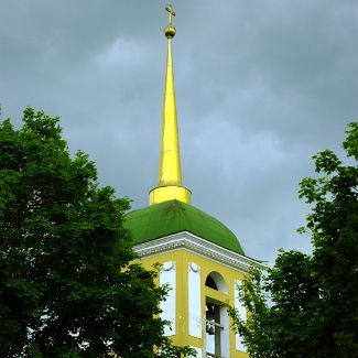 Шпиль колокольни храма Спаса Всемилостивого в Кускове