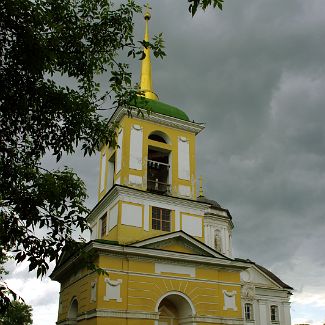 Колокольня храма Спаса Всемилостивого в Кускове