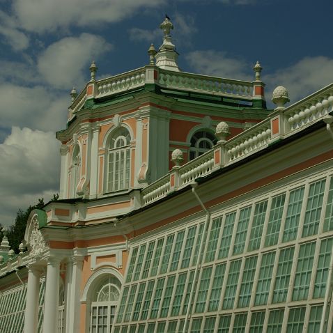 Оранжереи в Кусково В усадьбе Кусково две оранжереи - теплицы для тропических растений