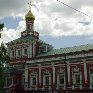 Храм Успения Пресвятой Богородицы с трапезной в Новодевичьем монастыре