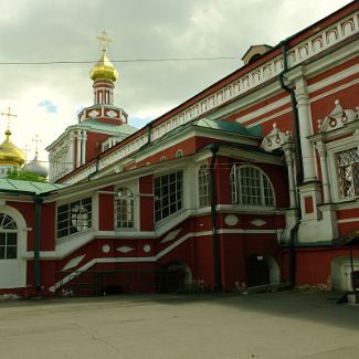 Храм Успения Пресвятой Богородицы с трапезной в Новодевичьем монастыре