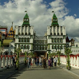 Автомобильно-пешеходный мост в Измайловский кремль