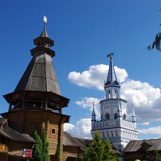 Колокольня и Юго-восточная башня Измайловского кремля