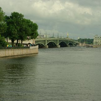 Вид на Троицкий мост с Кронверкской набережной