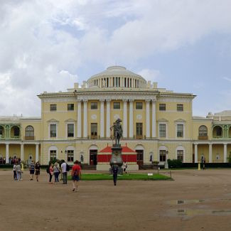 Панорама Павловского дворца