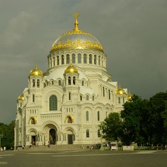 Вид на Никольский морской собор с Якорной площади