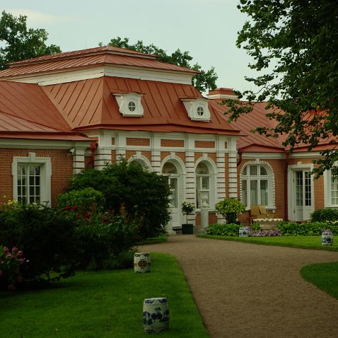 Восточная часть Нижнего парка дворцово-паркового ансамбля «Петергоф» Peterhof east | В восточной части Нижнего парка дворцово-паркового ансамбля «Петергоф» находятся дворец Монплезир и...