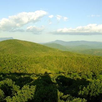 Панорама крымских гор с балкона БСТ-1 Вид на восток в направлении горы Чатырдаг с балкона Башенного Солнечного Телескопа Крымской Астрофизической Обсерватории