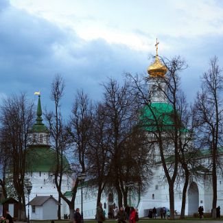 Пятницкая башня и Святые ворота Троице-Сергиевой лавры