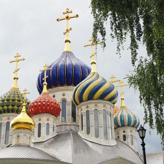 Купола соборного храма благоверного князя Игоря Черниговского в Переделкине