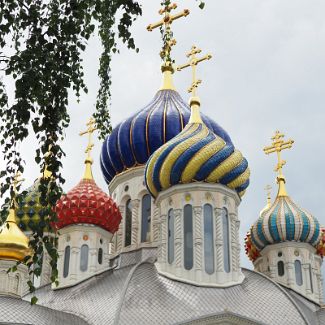 Купола соборного храма благоверного князя Игоря Черниговского в Переделкине