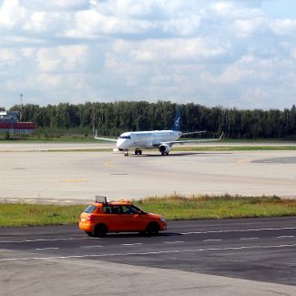 4O-AOA Montenegro Airlines в аэропорту UUDD Embraer ERJ-195LR