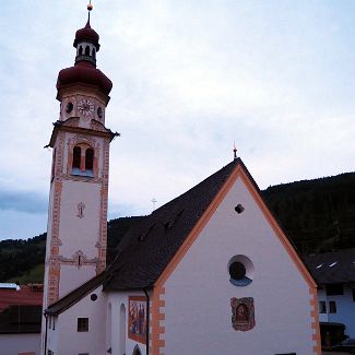 Heiliger Apostel Thomas, Tulfes, Tirol В этой церкви по воскресеньям в 5:30 утра бьют колокола в течение получаса. И звонарю за это ничего не бывает...