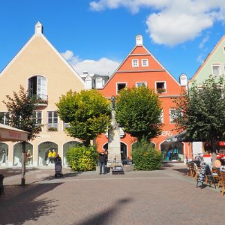 Kleinerplatz mit Kriegerdenkmal, Erding