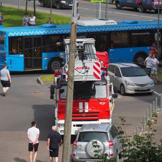 Пожарный КАМАЗ и слчувствующие наблюдатели