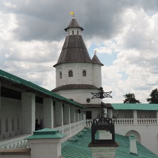 Вид на Гефсиманскую башню с крыши Караульных палат