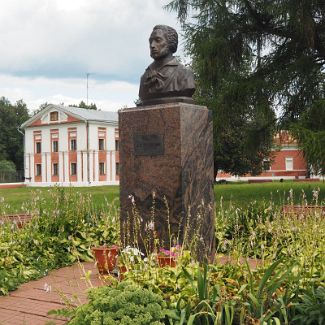 Бюст А.С. Пушкина в усадьбе Ярополец