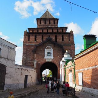 Пятницкая часовня у Спасской башни Коломенского Кремля