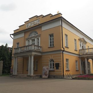 Бывший дом управляющего крепостным театром усадьбы Люблино