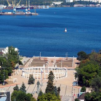 Вид на Таманскую площадь Керчи с горы Митридат