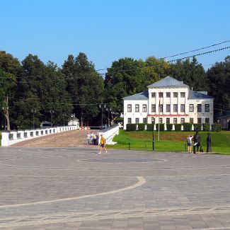 Никольский мост и Угличский исторический музей