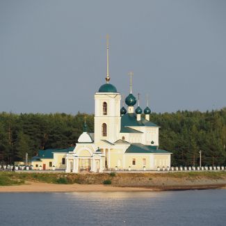 Крестознаменская церковь в Коприне