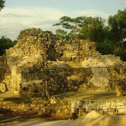 Mexico: Campeche: Tahcok Maya archaeological site Мексика: Tahcok - руины небольшого древнего поселения майя в штате Кампече в 5 километрах от города Hopelchén