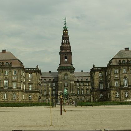 København: Slotsholmen & Christiansborg Slot Остров Слотсхольмен и королевский дворец Кристиансборг в Копенгагене