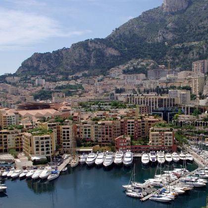 Principality of Mónaco: Fontvieille Княжество Монако: район Фонвьей - новый район страны, отвоёванный у моря путём намывных работ