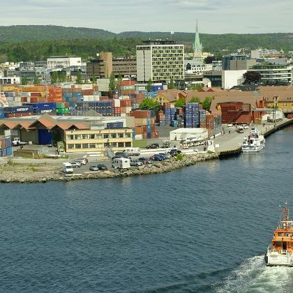 Vest-Agder: Arrival at the port of Kristiansand Норвегия: Фюльке Вест-Агдер: Прибытие лайнера Costa Favolosa в круизный порт Кристиансанн