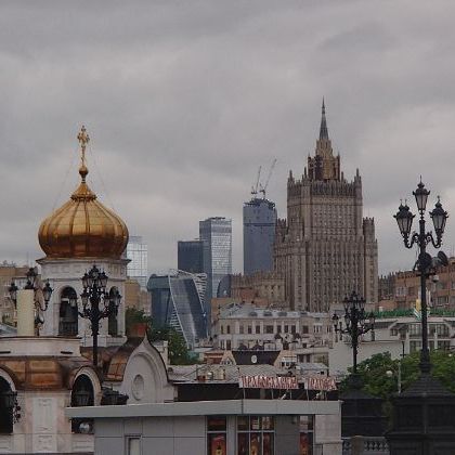 Russia: The Cathedral of Christ the Saviour in Moscow Москва. Храм Христа Спасителя и виды на Москву реку с Патриаршего пешеходного моста и c Берсеневской набережной