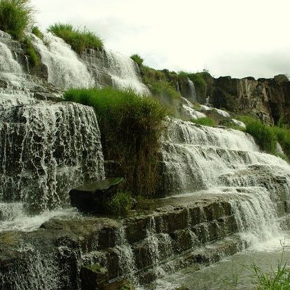 Lâm Đồng: Đức Trọng: Thác Pongour Вьетнам: Ламдонг: Водопад Понгур в тропическом лесу в 50 километрах от Далата