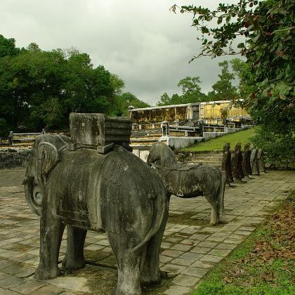 Thừa Thiên - Huế: Lăng Gia Long Вьетнам: Тхыатхьен-Хюэ: Мавзолей Зя Лонга - первого императора династии Нгуен