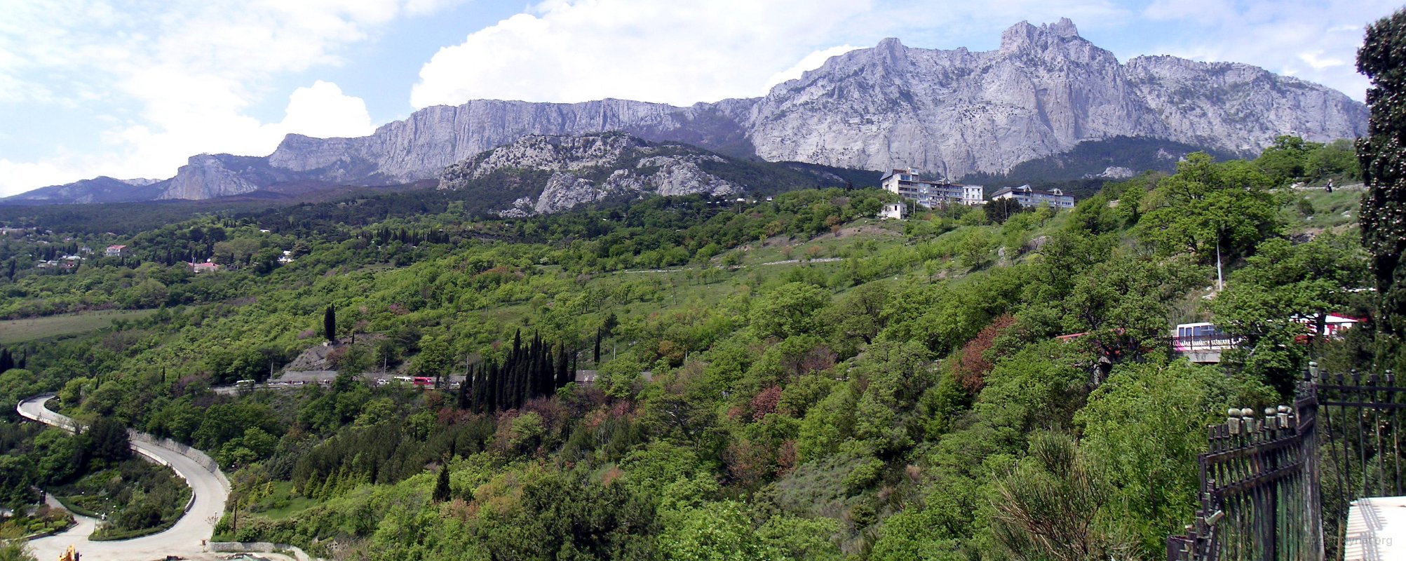 Панорама Ай Петринской яйлы из Алупки