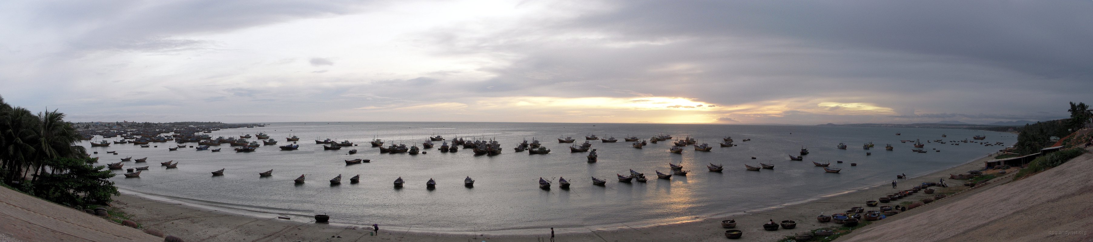 Mũi Né Harbor and fishing boats