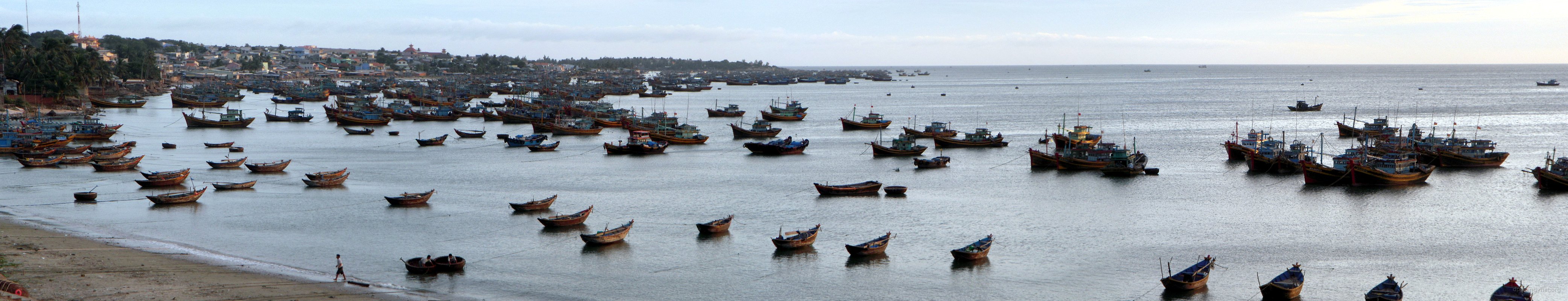 Fishing boats near Mũi Né village