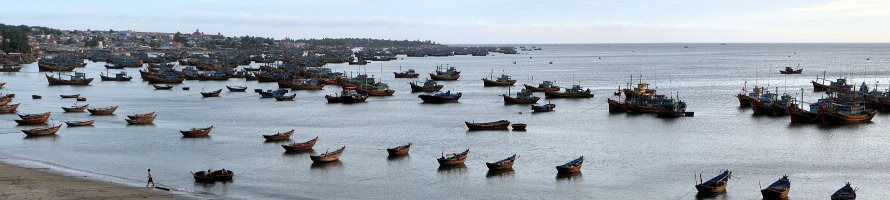 Fishing boats near Mũi Né village  Вьетнам: Биньтхуан: Лодки рыбаков в деревне Муй Не : Việt Nam, Море, Panorama, Mũi Né