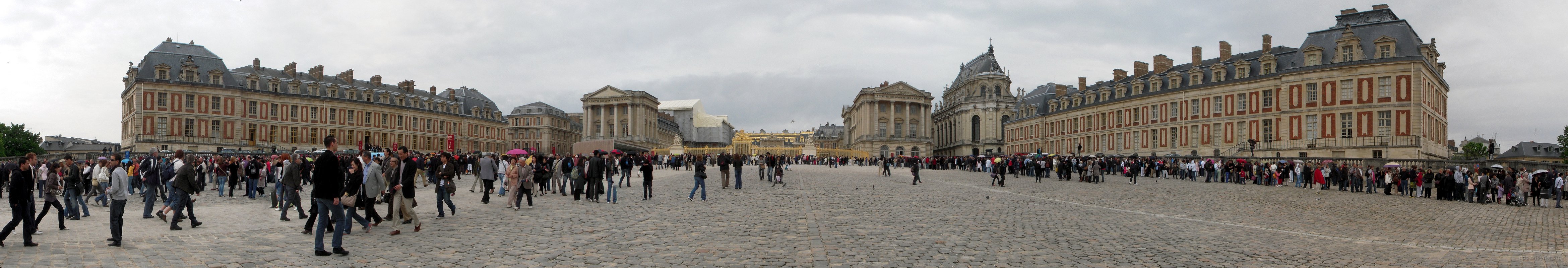 La cour d'honneur du château de Versailles