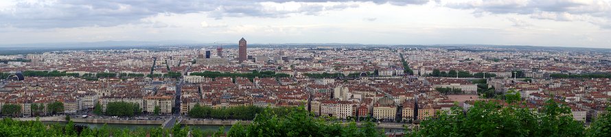 Panorama de Lyon  Панорамный вид на Лион со смотровой площадки Базилики Нотр-Дам-де-Фурвьер : France, Lyon, Panorama