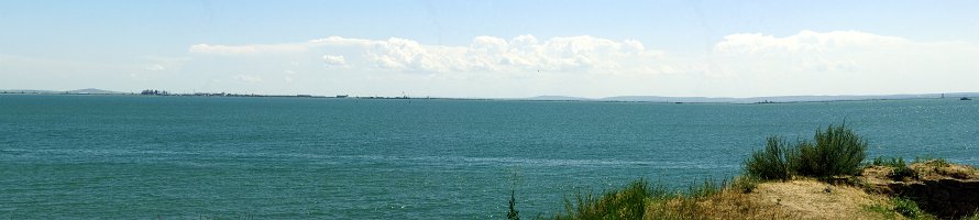 Crimea. Kerch Strait from Eni-Kale fortress.  Крым. Панорама Керченского пролива от крепости Ени-Кале. На противоположном берегу виден Порт-Кавказ. : Crimea, Panorama, Крым, Море, Sea