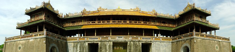 Ngọ Môn panorama  Панорама главных ворот (Gate of Noon) имперского города Хюэ. Ворота построены в 1833 году императором Минь Мангом. Верхний уровень ворот использовался как трибуна для наблюдения парадов императорских войск. : Panorama, Việt Nam