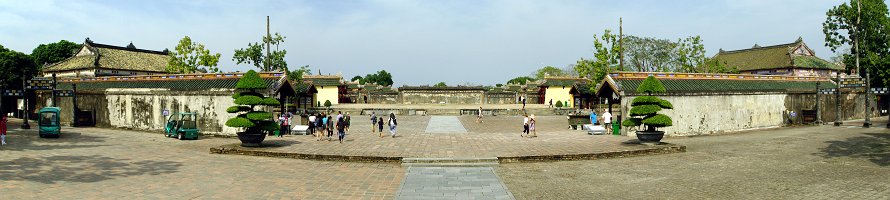 Sân Bái mạng panorama  Панорама площади собраний имперского города Хюэ, где каждые пять дней вьетнамские императоры встречались со своими чиновниками. : Panorama, Việt Nam